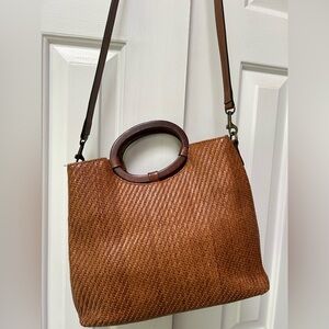Classic FOSSIL leather & straw tobacco shoulder bag. Magnetic closure, 3sections
